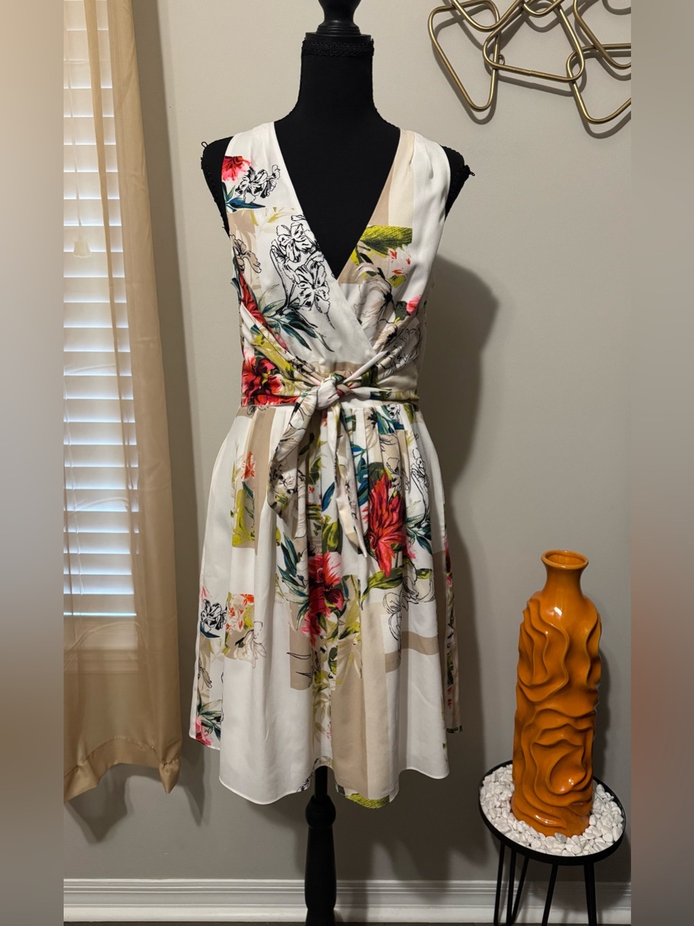 White House Black Market White Floral Tie-Waist V-Neck Dress